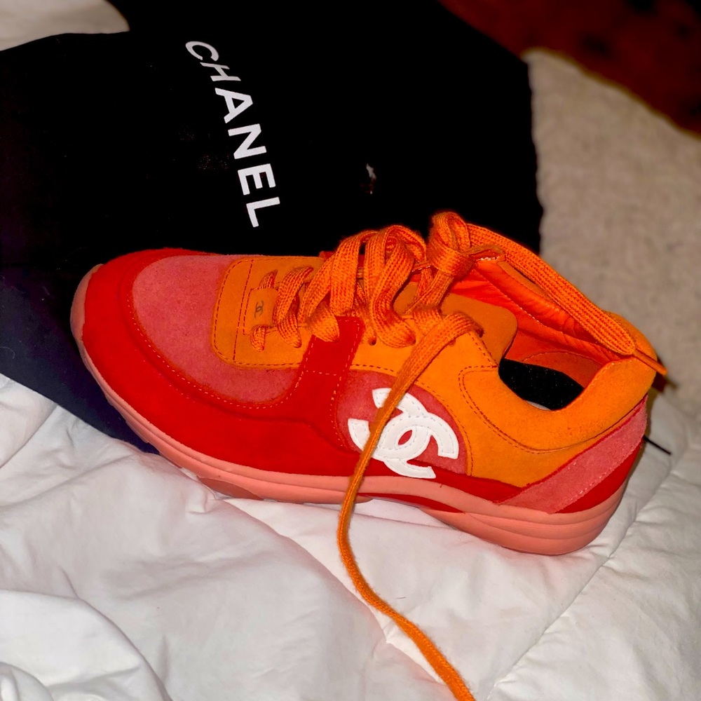 Chanel sneaker size 35.5